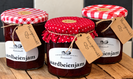 Huisgemaakte aardbeienjam
