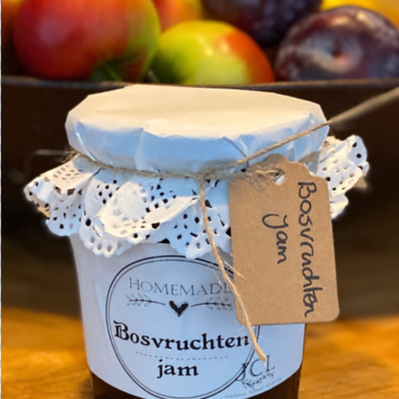 Zelfgemaakte bosvruchtenjam