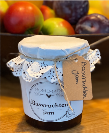 Zelfgemaakte bosvruchtenjam
